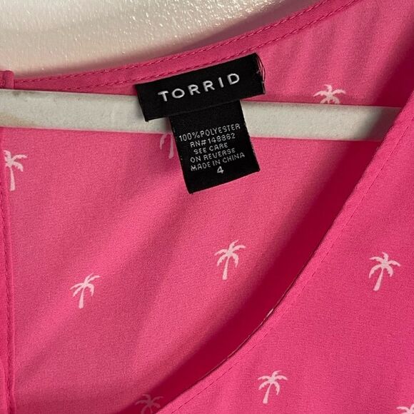 Torrid Hot Pink Palm Tree Short Sleeves Buttons Down Back Blouse Top.Size 4X - Picture 5 of 12